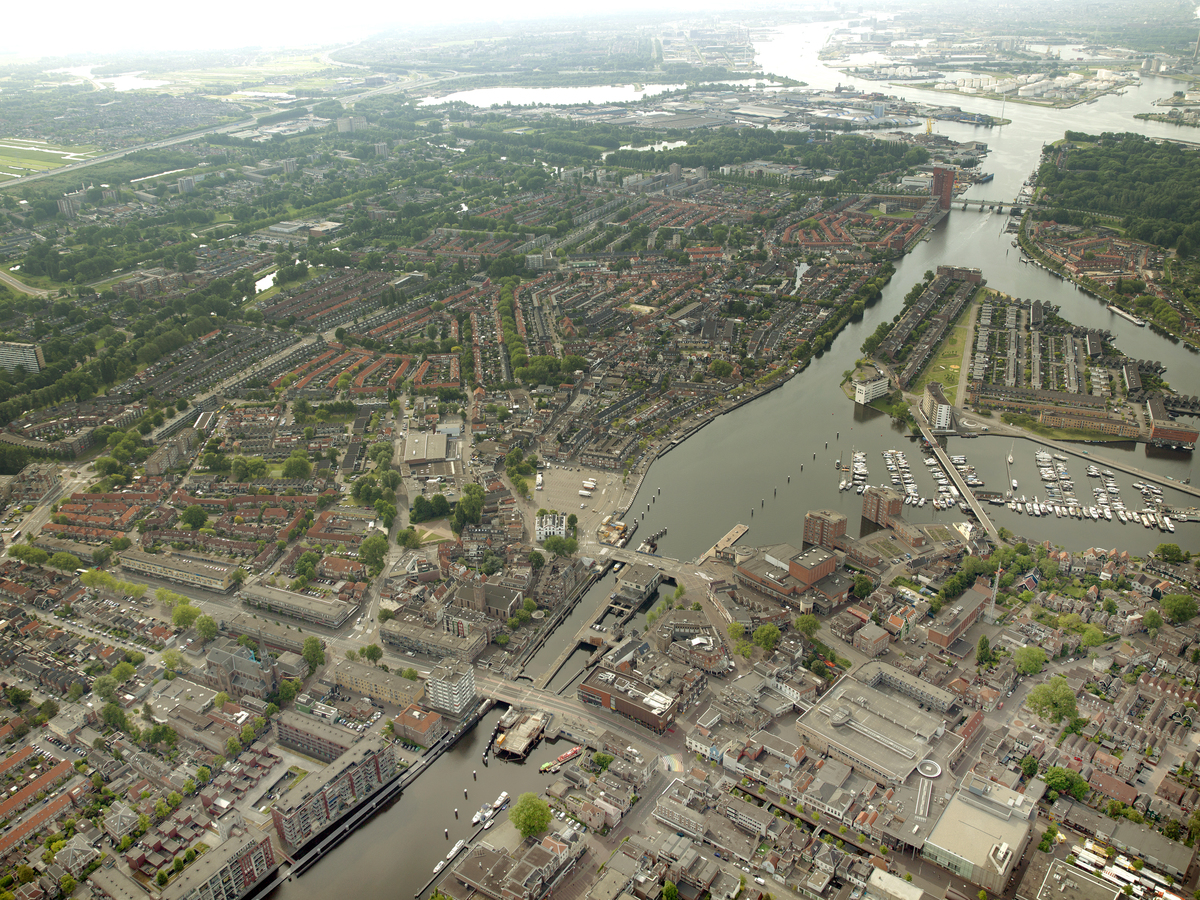 luchtfoto van het centrum van Zaandam